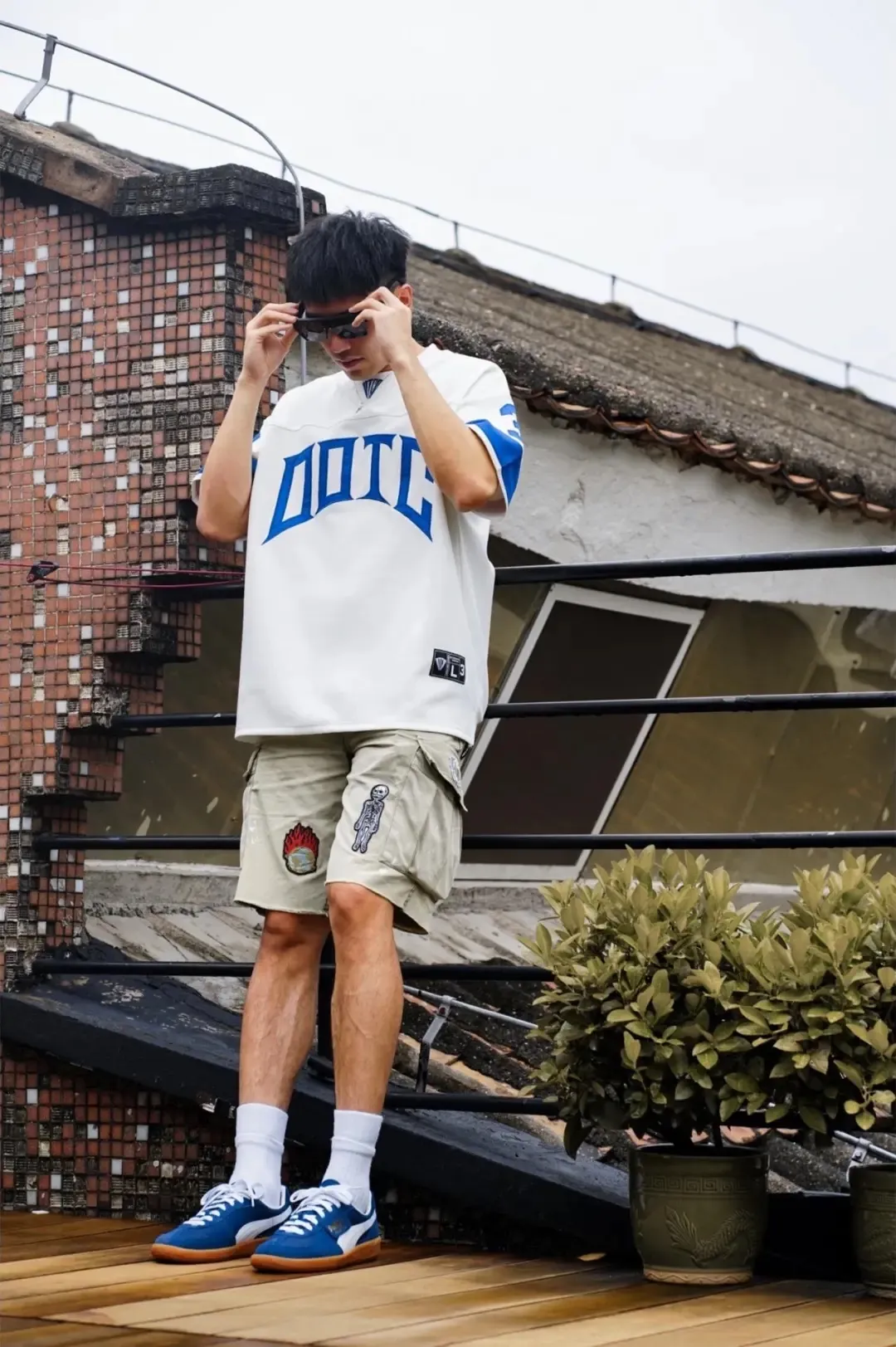 GALLERY DEPT. KENZIE FATIGUE CARGO SHORTS Patch embroidered shorts, distressed ink-splashed overalls, olive green size 30/32/34/36, heavy wash garment dyeing, jetted horse fade, washed and distressed products, each piece is slightly different, each piece is a work of art, Shimada machine embroidery, hand-splashed ink graffiti